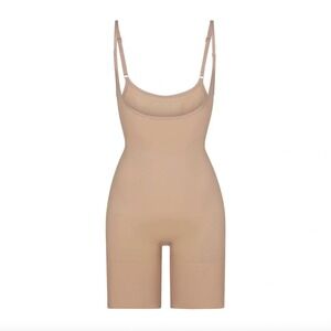 SKIMS Seamless Sculpt Butt Lifting Open‎ Bust Shapewear Bodysuit in Clay